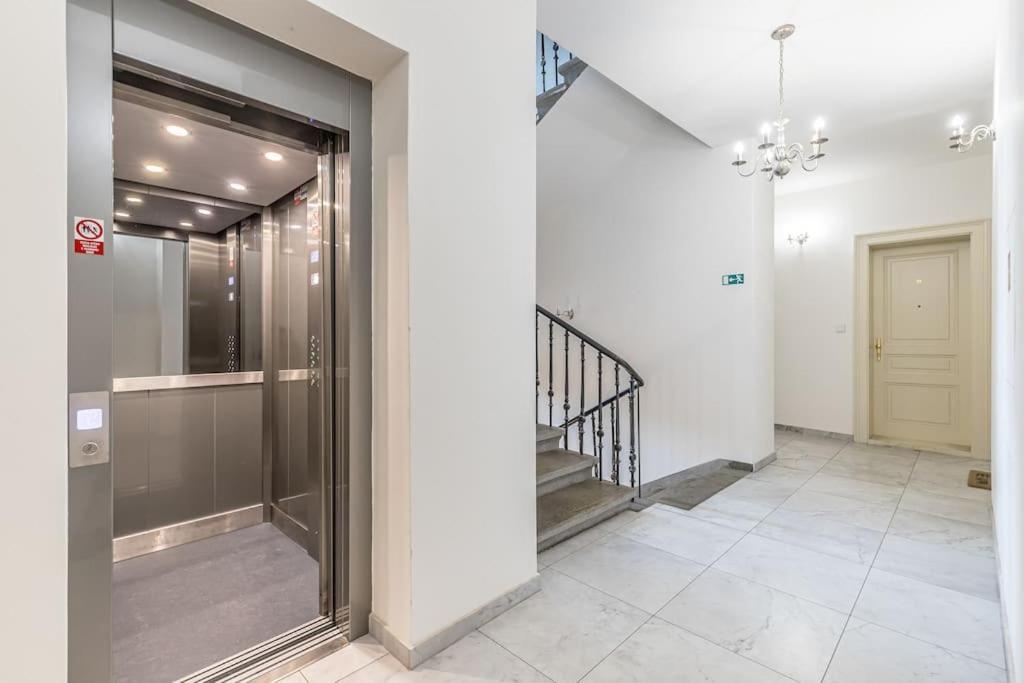 Cozy Quiet New Apartment In Karlin Square Prag Dış mekan fotoğraf
