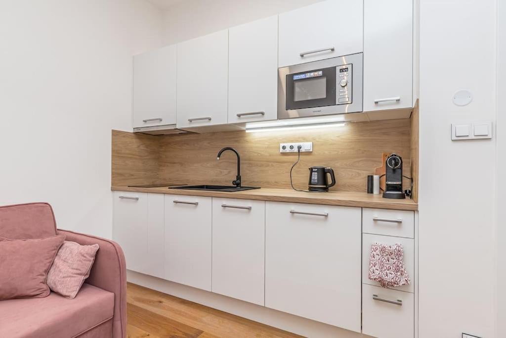 Cozy Quiet New Apartment In Karlin Square Prag Dış mekan fotoğraf
