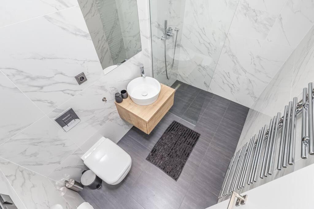 Cozy Quiet New Apartment In Karlin Square Prag Dış mekan fotoğraf